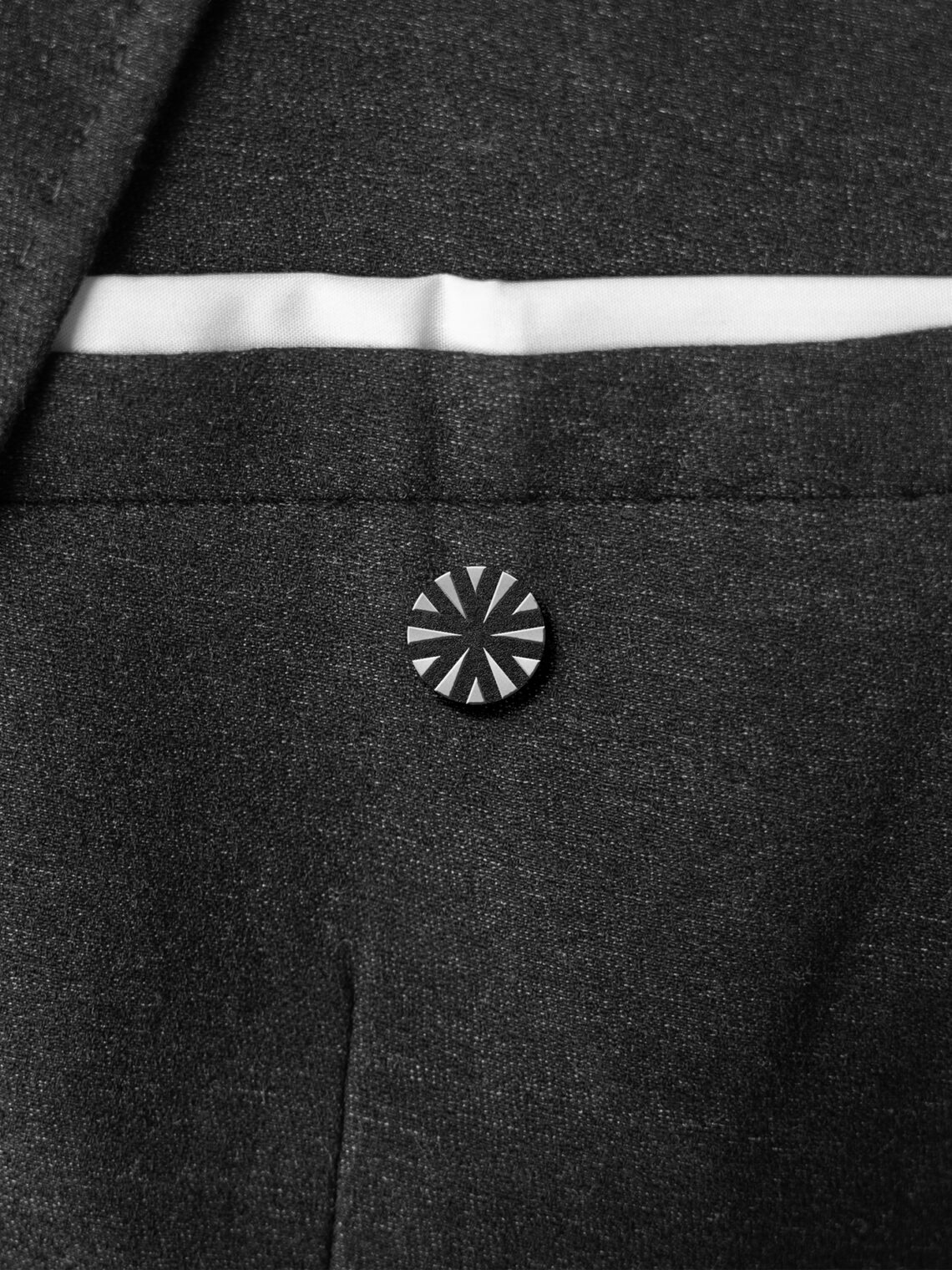 Engrace pin